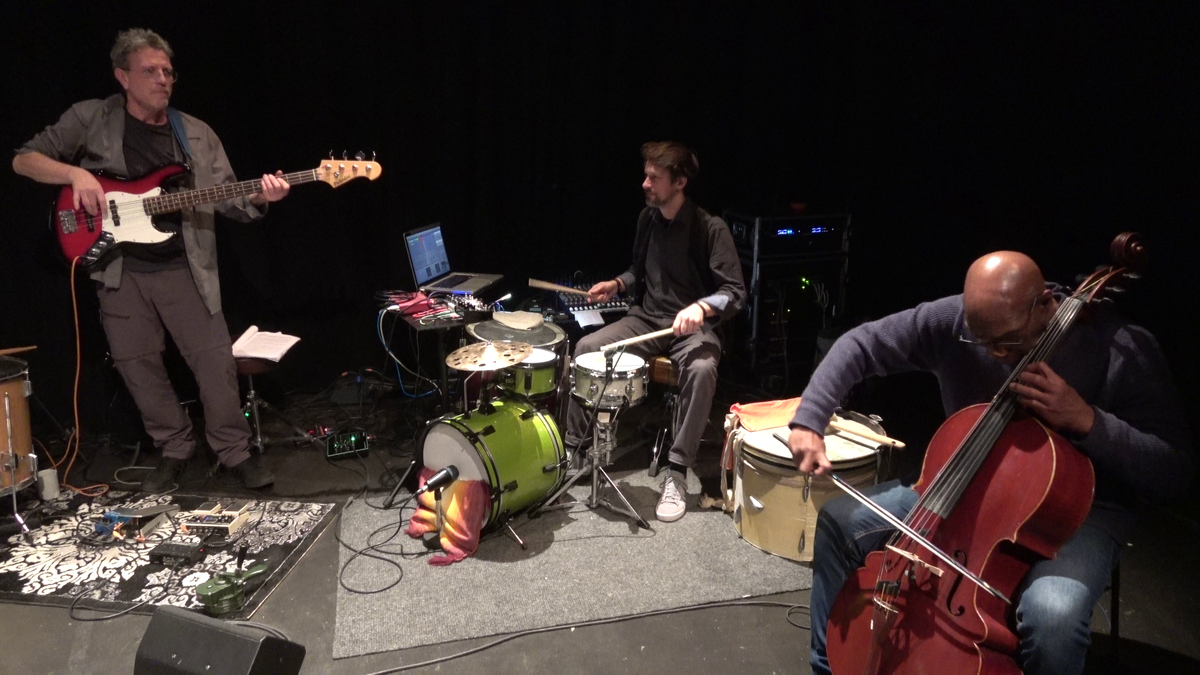 Brachland: Joe Killi, Kai Littkopf, Muneer Fennell (music and sound)